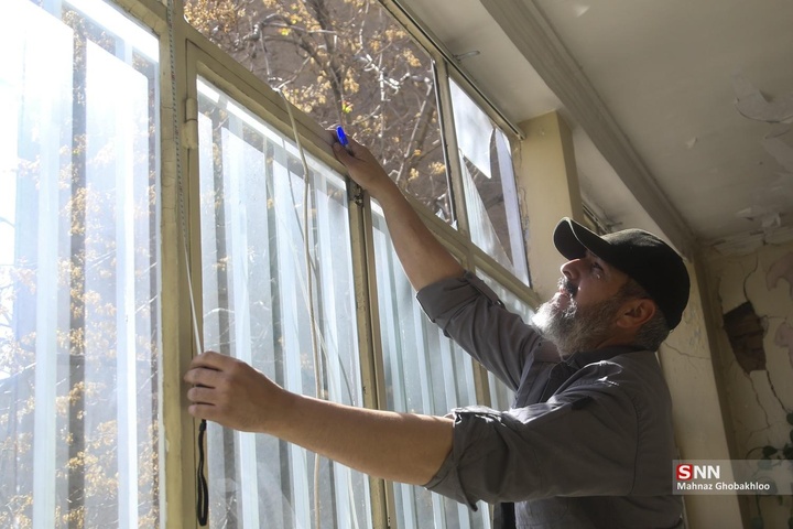 کارگاه مردمی جهادی شیشه بری در ساختمان‌های آسیب دیده