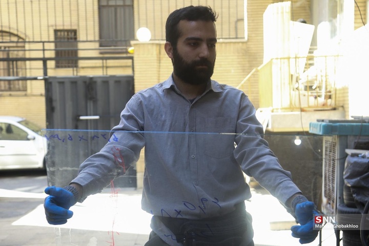 کارگاه مردمی جهادی شیشه بری در ساختمان‌های آسیب دیده