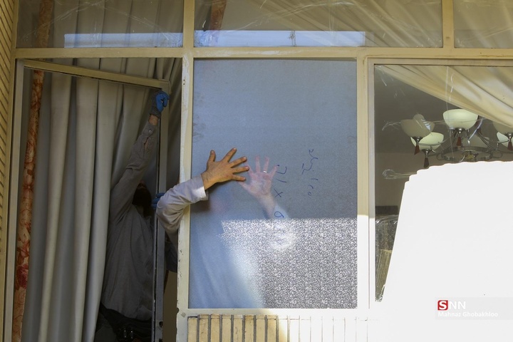 کارگاه مردمی جهادی شیشه بری در ساختمان‌های آسیب دیده