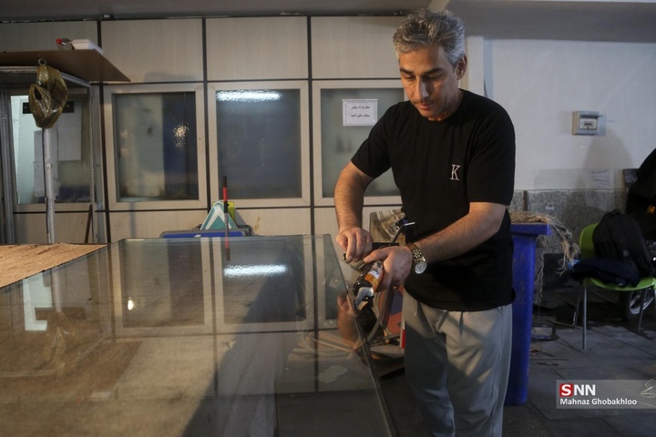 کارگاه مردمی جهادی شیشه بری در ساختمان‌های آسیب دیده
