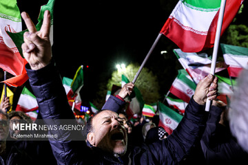 اجتماع حمایت از رزمندگان در مقابله با دشمن آمریکایی - صهیونی