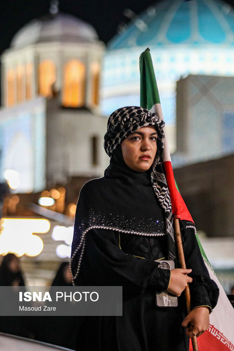 شامگاه یکشنبه ۱۶ فروردین ۱۴۰۵، مردم یزد هم‌زمان با دیگر نقاط کشورمان با حضور در خیابان‌ها و میادین اصلی شهر، ضمن گرامیداشت یاد رهبر شهید انقلاب، با حضرت آیت‌الله سیدمجتبی خامنه‌ای تجدید بیعت و حمایت خ