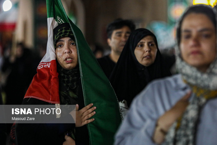 شامگاه یکشنبه ۱۶ فروردین ۱۴۰۵، مردم یزد هم‌زمان با دیگر نقاط کشورمان با حضور در خیابان‌ها و میادین اصلی شهر، ضمن گرامیداشت یاد رهبر شهید انقلاب، با حضرت آیت‌الله سیدمجتبی خامنه‌ای تجدید بیعت و حمایت خ