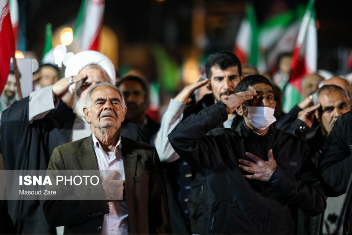 شامگاه یکشنبه ۱۶ فروردین ۱۴۰۵، مردم یزد هم‌زمان با دیگر نقاط کشورمان با حضور در خیابان‌ها و میادین اصلی شهر، ضمن گرامیداشت یاد رهبر شهید انقلاب، با حضرت آیت‌الله سیدمجتبی خامنه‌ای تجدید بیعت و حمایت خ