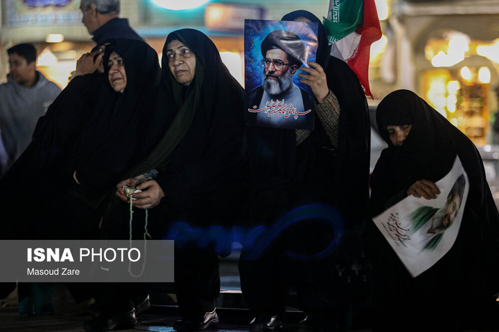 شامگاه یکشنبه ۱۶ فروردین ۱۴۰۵، مردم یزد هم‌زمان با دیگر نقاط کشورمان با حضور در خیابان‌ها و میادین اصلی شهر، ضمن گرامیداشت یاد رهبر شهید انقلاب، با حضرت آیت‌الله سیدمجتبی خامنه‌ای تجدید بیعت و حمایت خ