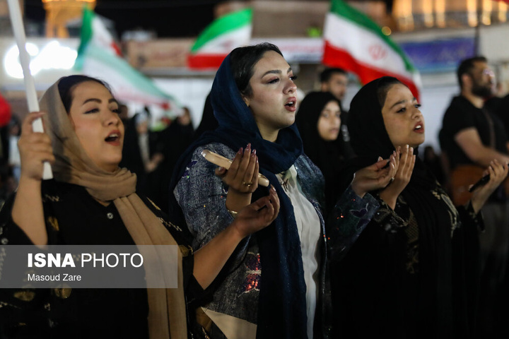شامگاه یکشنبه ۱۶ فروردین ۱۴۰۵، مردم یزد هم‌زمان با دیگر نقاط کشورمان با حضور در خیابان‌ها و میادین اصلی شهر، ضمن گرامیداشت یاد رهبر شهید انقلاب، با حضرت آیت‌الله سیدمجتبی خامنه‌ای تجدید بیعت و حمایت خ