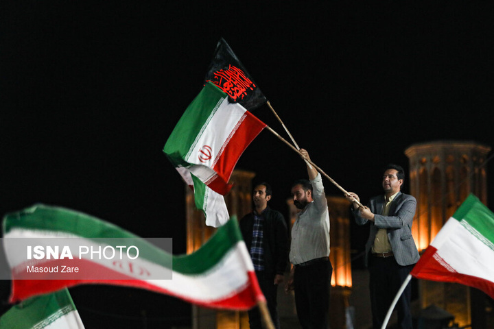 شامگاه یکشنبه ۱۶ فروردین ۱۴۰۵، مردم یزد هم‌زمان با دیگر نقاط کشورمان با حضور در خیابان‌ها و میادین اصلی شهر، ضمن گرامیداشت یاد رهبر شهید انقلاب، با حضرت آیت‌الله سیدمجتبی خامنه‌ای تجدید بیعت و حمایت خ