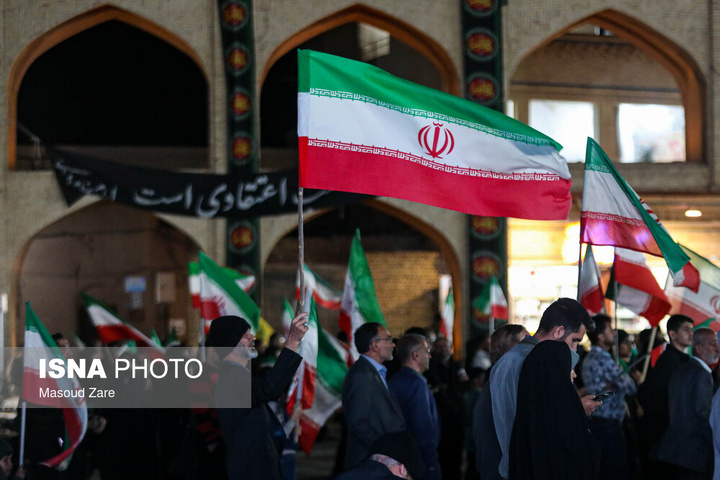شامگاه یکشنبه ۱۶ فروردین ۱۴۰۵، مردم یزد هم‌زمان با دیگر نقاط کشورمان با حضور در خیابان‌ها و میادین اصلی شهر، ضمن گرامیداشت یاد رهبر شهید انقلاب، با حضرت آیت‌الله سیدمجتبی خامنه‌ای تجدید بیعت و حمایت خ