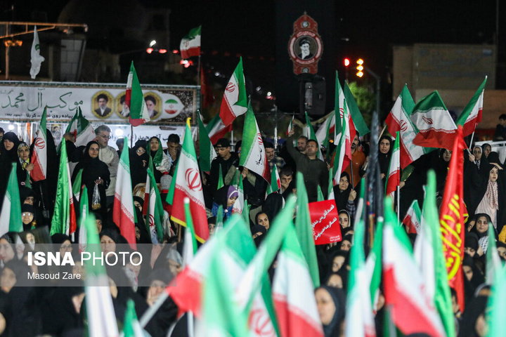 شامگاه یکشنبه ۱۶ فروردین ۱۴۰۵، مردم یزد هم‌زمان با دیگر نقاط کشورمان با حضور در خیابان‌ها و میادین اصلی شهر، ضمن گرامیداشت یاد رهبر شهید انقلاب، با حضرت آیت‌الله سیدمجتبی خامنه‌ای تجدید بیعت و حمایت خ