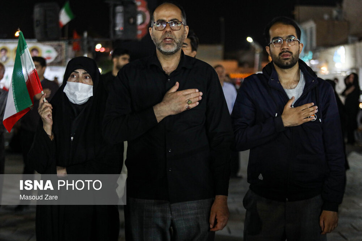 شامگاه یکشنبه ۱۶ فروردین ۱۴۰۵، مردم یزد هم‌زمان با دیگر نقاط کشورمان با حضور در خیابان‌ها و میادین اصلی شهر، ضمن گرامیداشت یاد رهبر شهید انقلاب، با حضرت آیت‌الله سیدمجتبی خامنه‌ای تجدید بیعت و حمایت خ