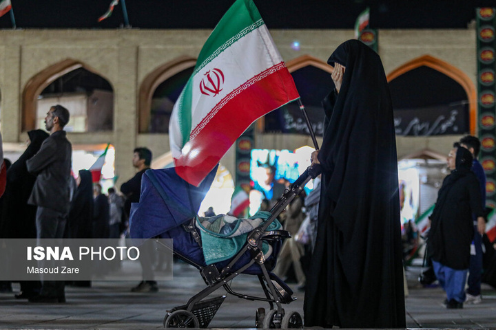 شامگاه یکشنبه ۱۶ فروردین ۱۴۰۵، مردم یزد هم‌زمان با دیگر نقاط کشورمان با حضور در خیابان‌ها و میادین اصلی شهر، ضمن گرامیداشت یاد رهبر شهید انقلاب، با حضرت آیت‌الله سیدمجتبی خامنه‌ای تجدید بیعت و حمایت خ