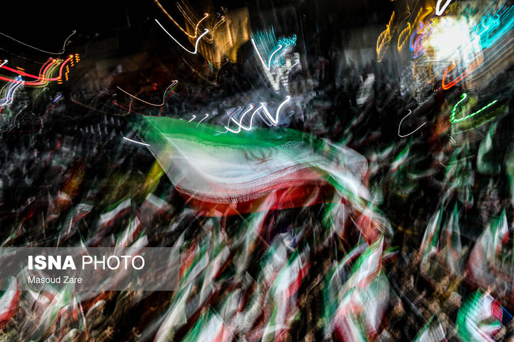 شامگاه یکشنبه ۱۶ فروردین ۱۴۰۵، مردم یزد هم‌زمان با دیگر نقاط کشورمان با حضور در خیابان‌ها و میادین اصلی شهر، ضمن گرامیداشت یاد رهبر شهید انقلاب، با حضرت آیت‌الله سیدمجتبی خامنه‌ای تجدید بیعت و حمایت خ