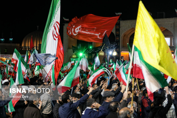 شامگاه یکشنبه ۱۶ فروردین ۱۴۰۵، مردم یزد هم‌زمان با دیگر نقاط کشورمان با حضور در خیابان‌ها و میادین اصلی شهر، ضمن گرامیداشت یاد رهبر شهید انقلاب، با حضرت آیت‌الله سیدمجتبی خامنه‌ای تجدید بیعت و حمایت خ