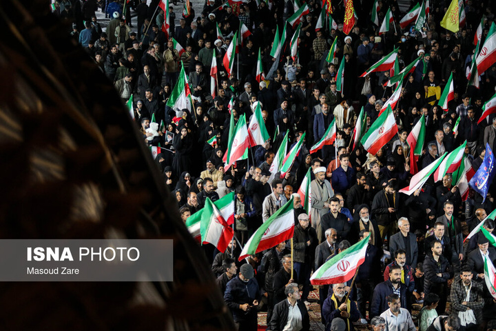 شامگاه یکشنبه ۱۶ فروردین ۱۴۰۵، مردم یزد هم‌زمان با دیگر نقاط کشورمان با حضور در خیابان‌ها و میادین اصلی شهر، ضمن گرامیداشت یاد رهبر شهید انقلاب، با حضرت آیت‌الله سیدمجتبی خامنه‌ای تجدید بیعت و حمایت خ