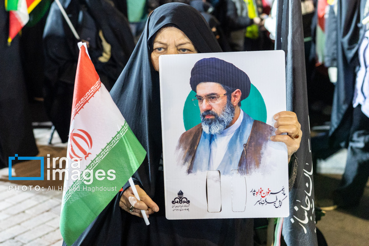 تجمع شبانه اهالی مارالان تبریز در حمایت از رزمندگان میدانز