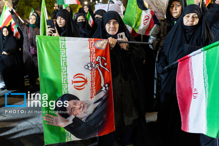 تجمع شبانه اهالی مارالان تبریز در حمایت از رزمندگان میدانز