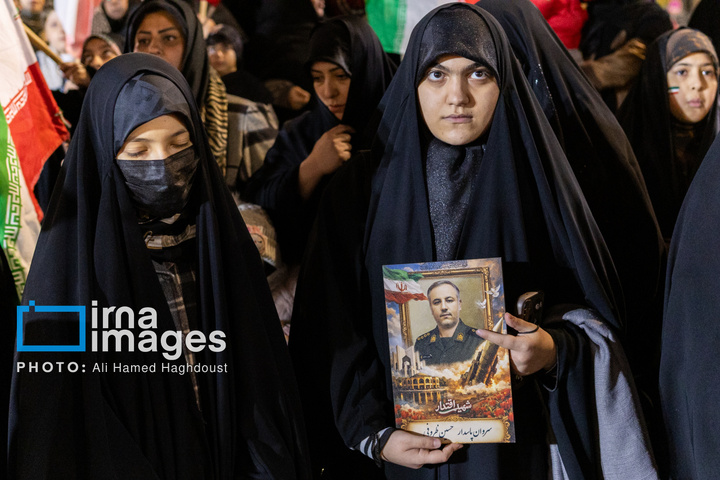 تجمع شبانه اهالی مارالان تبریز در حمایت از رزمندگان میدانز