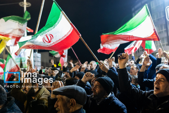 تجمع شبانه اهالی مارالان تبریز در حمایت از رزمندگان میدانز