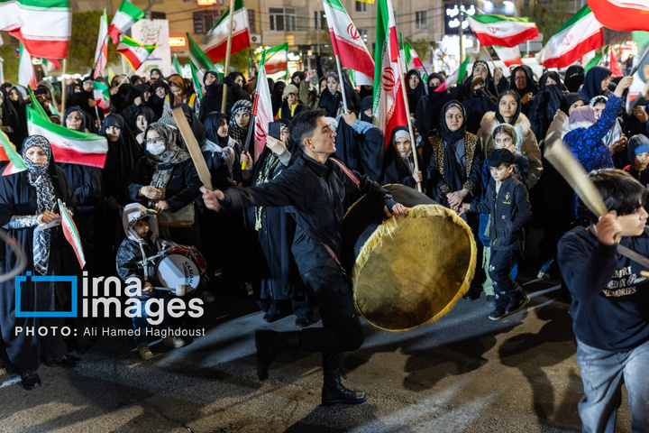 تجمع شبانه اهالی مارالان تبریز در حمایت از رزمندگان میدانز