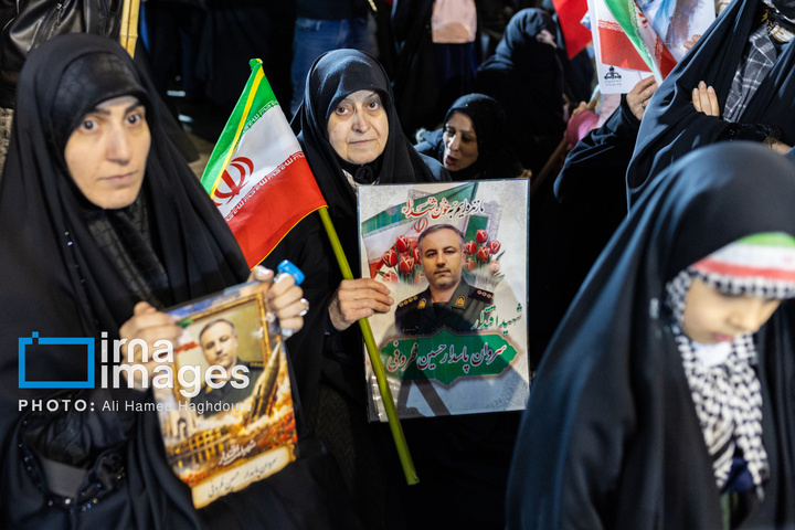 تجمع شبانه اهالی مارالان تبریز در حمایت از رزمندگان میدانز