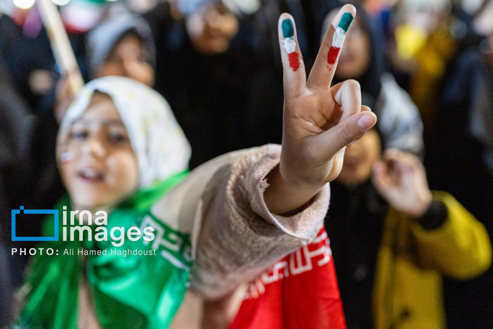 تجمع شبانه اهالی مارالان تبریز در حمایت از رزمندگان میدانز