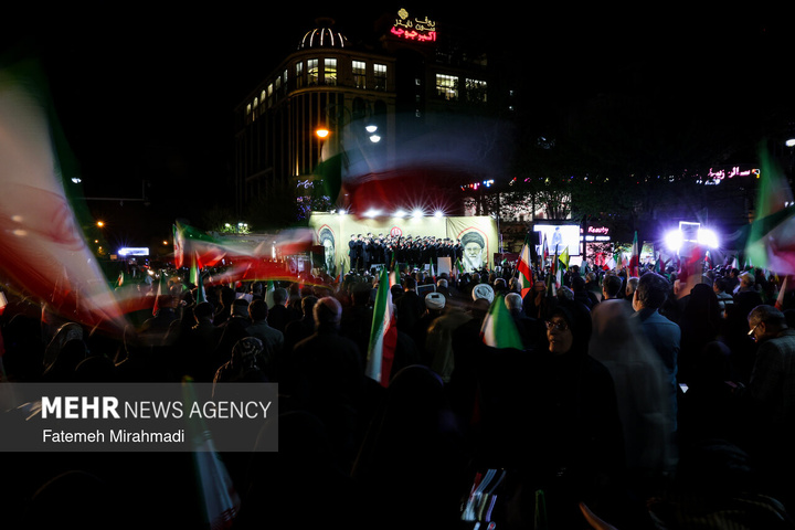 اجتماع حمایت از رزمندگان در مقابله با دشمن آمریکایی - صهیونی