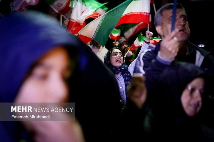 اجتماع حمایت از رزمندگان در مقابله با دشمن آمریکایی - صهیونی