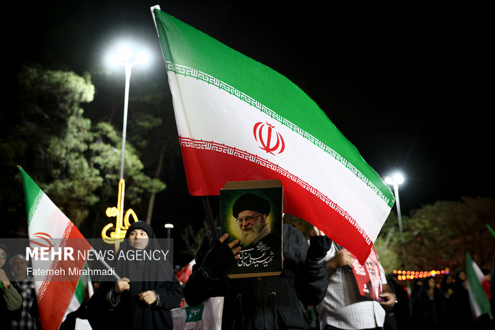 اجتماع حمایت از رزمندگان در مقابله با دشمن آمریکایی - صهیونی