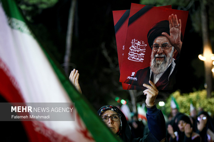 اجتماع حمایت از رزمندگان در مقابله با دشمن آمریکایی - صهیونی