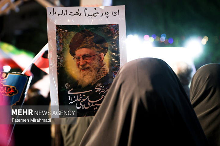 اجتماع حمایت از رزمندگان در مقابله با دشمن آمریکایی - صهیونی