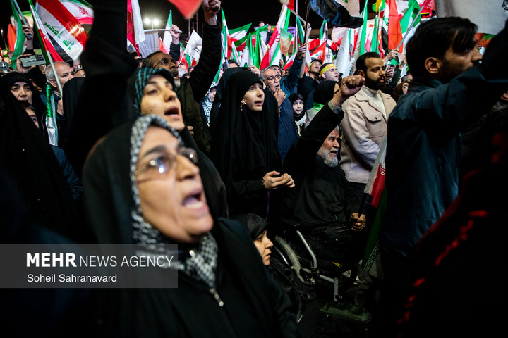 اجتماع حمایت از رزمندگان در مقابله با دشمن آمریکایی - صهیونی