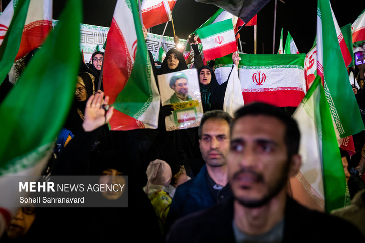 اجتماع حمایت از رزمندگان در مقابله با دشمن آمریکایی - صهیونی