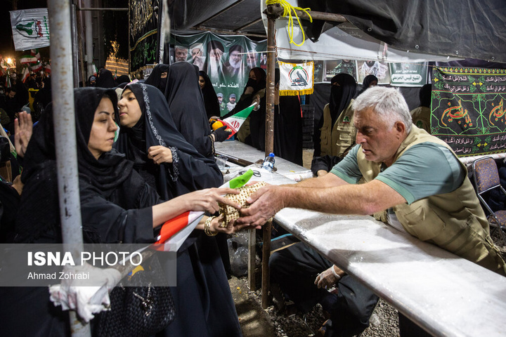 حمایت موکب‌های غیر ایرانی در تجمعات شبانه قم