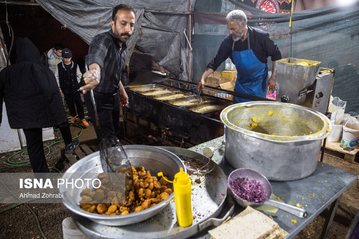 حمایت موکب‌های غیر ایرانی در تجمعات شبانه قم