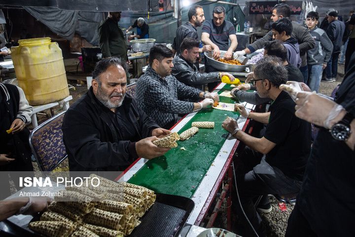 حمایت موکب‌های غیر ایرانی در تجمعات شبانه قم