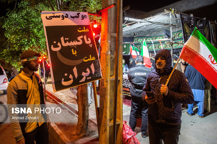 حمایت موکب‌های غیر ایرانی در تجمعات شبانه قم