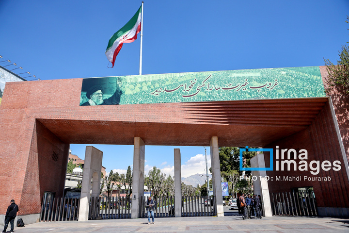 آثار حملات هوایی به دانشگاه صنعتی شریف