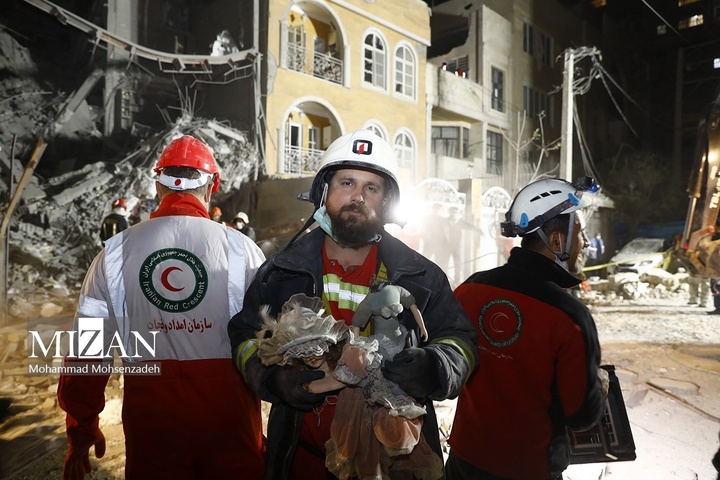 آثار تجاوز هوایی به منطقه مسکونی بلوار هنرستان قم