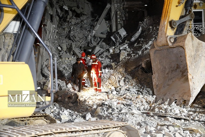 آثار تجاوز هوایی به منطقه مسکونی بلوار هنرستان قم