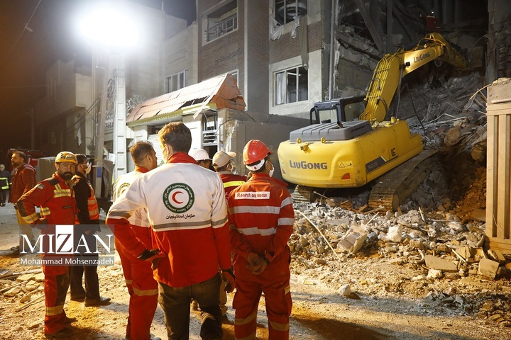 آثار تجاوز هوایی به منطقه مسکونی بلوار هنرستان قم