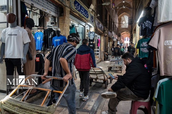 تهران ایستاده ادامه می‌دهد