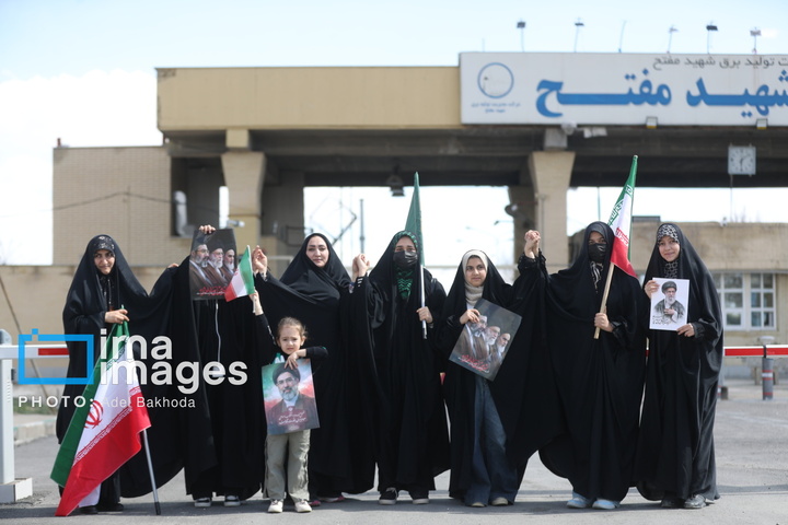 زنجیره انسانی مردم ایران اطراف نیروگاه‌ها و پل‌ها