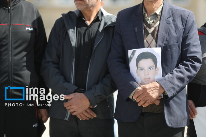 زنجیره انسانی مردم ایران اطراف نیروگاه‌ها و پل‌ها