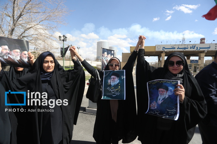 زنجیره انسانی مردم ایران اطراف نیروگاه‌ها و پل‌ها