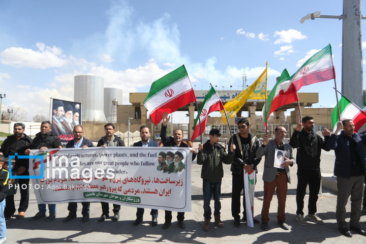 زنجیره انسانی مردم ایران اطراف نیروگاه‌ها و پل‌ها