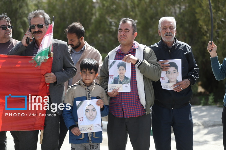 زنجیره انسانی مردم ایران اطراف نیروگاه‌ها و پل‌ها