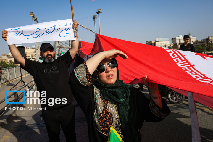 زنجیره انسانی مردم ایران اطراف نیروگاه‌ها و پل‌ها