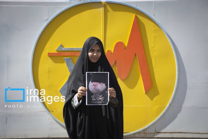 زنجیره انسانی مردم ایران اطراف نیروگاه‌ها و پل‌ها