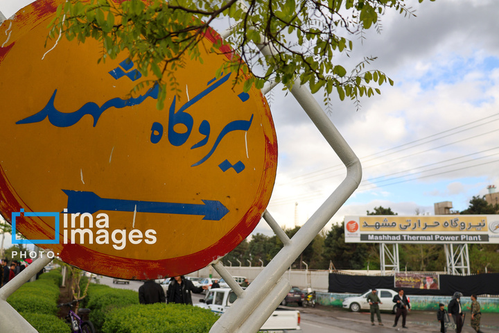 زنجیره انسانی مردم ایران اطراف نیروگاه‌ها و پل‌ها