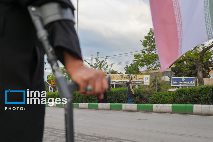 زنجیره انسانی مردم ایران اطراف نیروگاه‌ها و پل‌ها